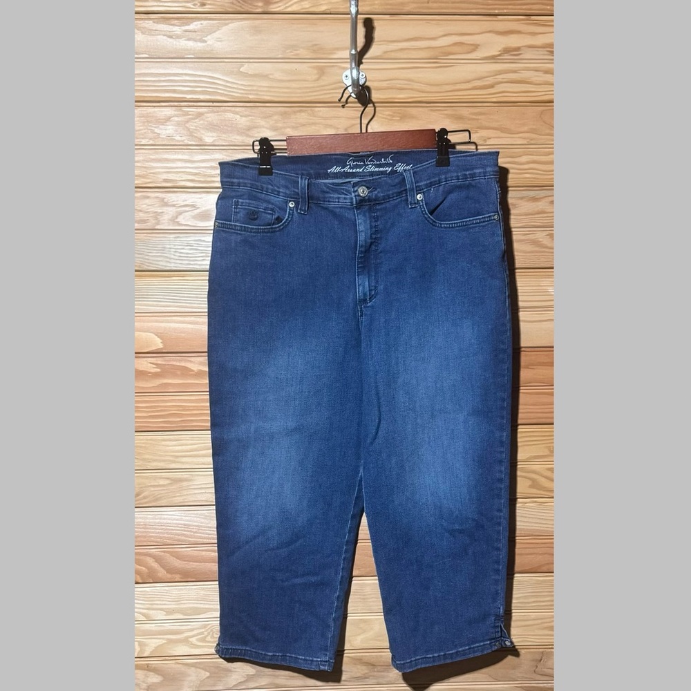 Gloria Vanderbilt Deep Blue Capris